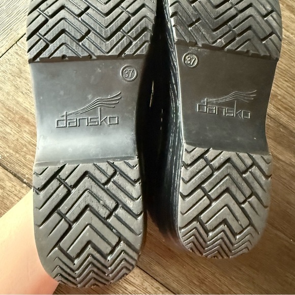 Black floral Dansko clogs - Picture 10 of 10